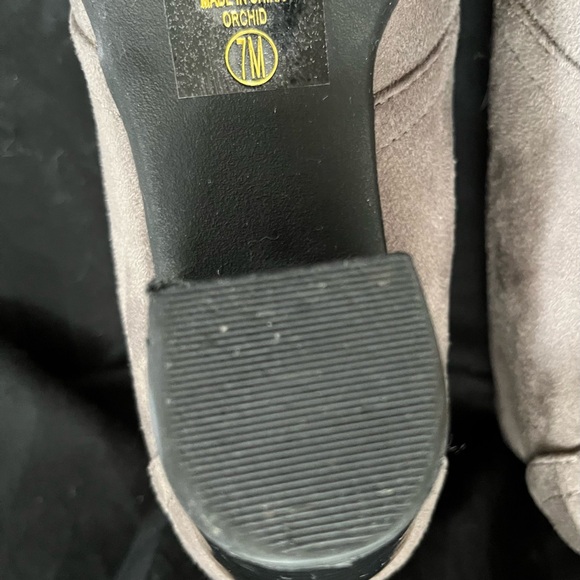 Women’s grey lace up bootie size 7 US - Picture 6 of 6